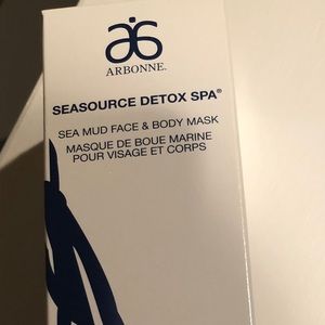 Arbonne seasource detox mud mask